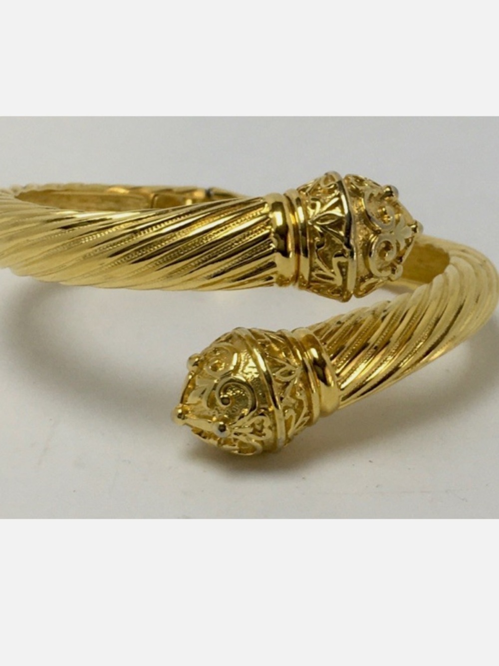 Joan Rivers Gold-Tone Hinged Bracelet W/ 5 Sets Of Interchangeable Tips/Charms - Picture 3 of 11